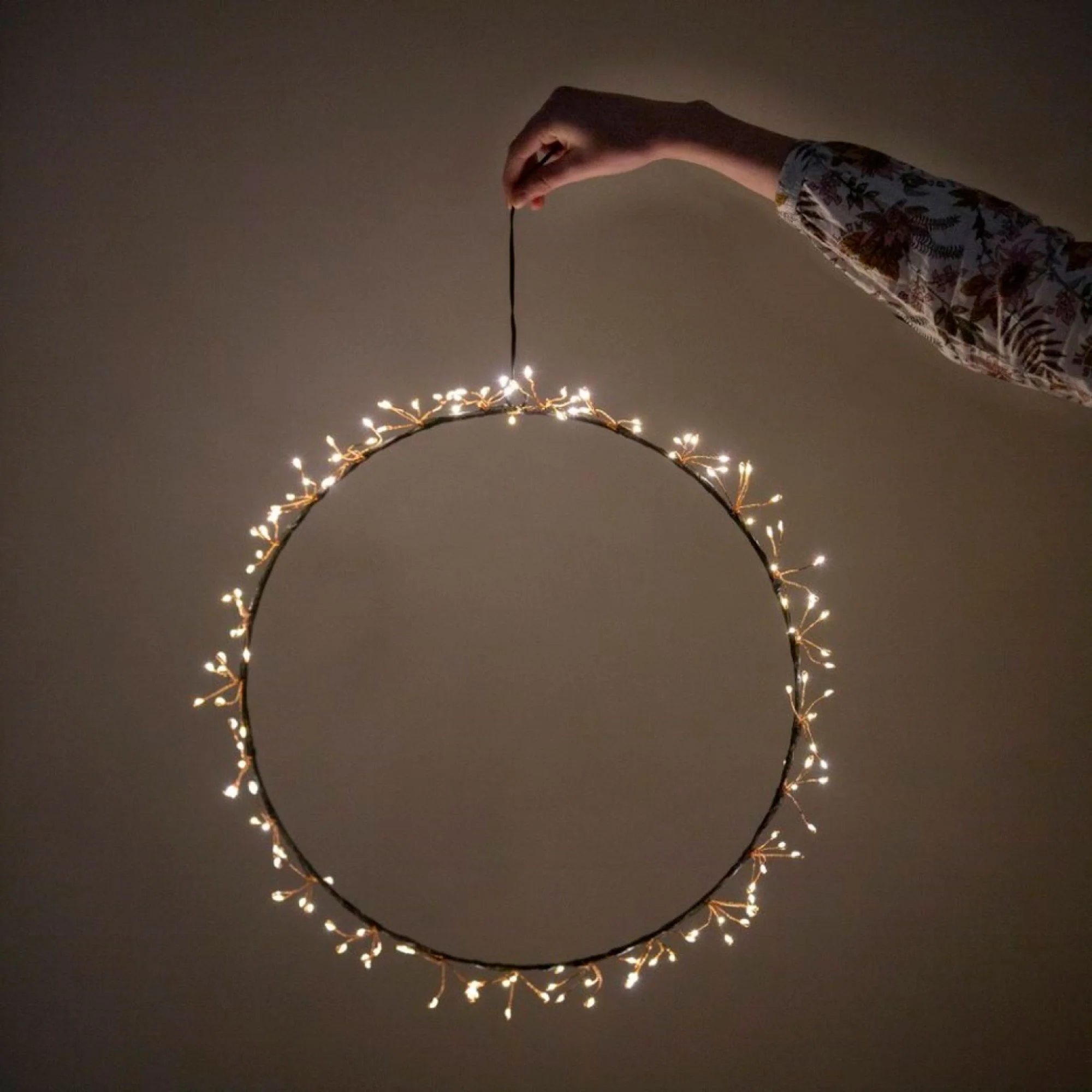 Couronne de Noël avec petites lampes LED - Image 3