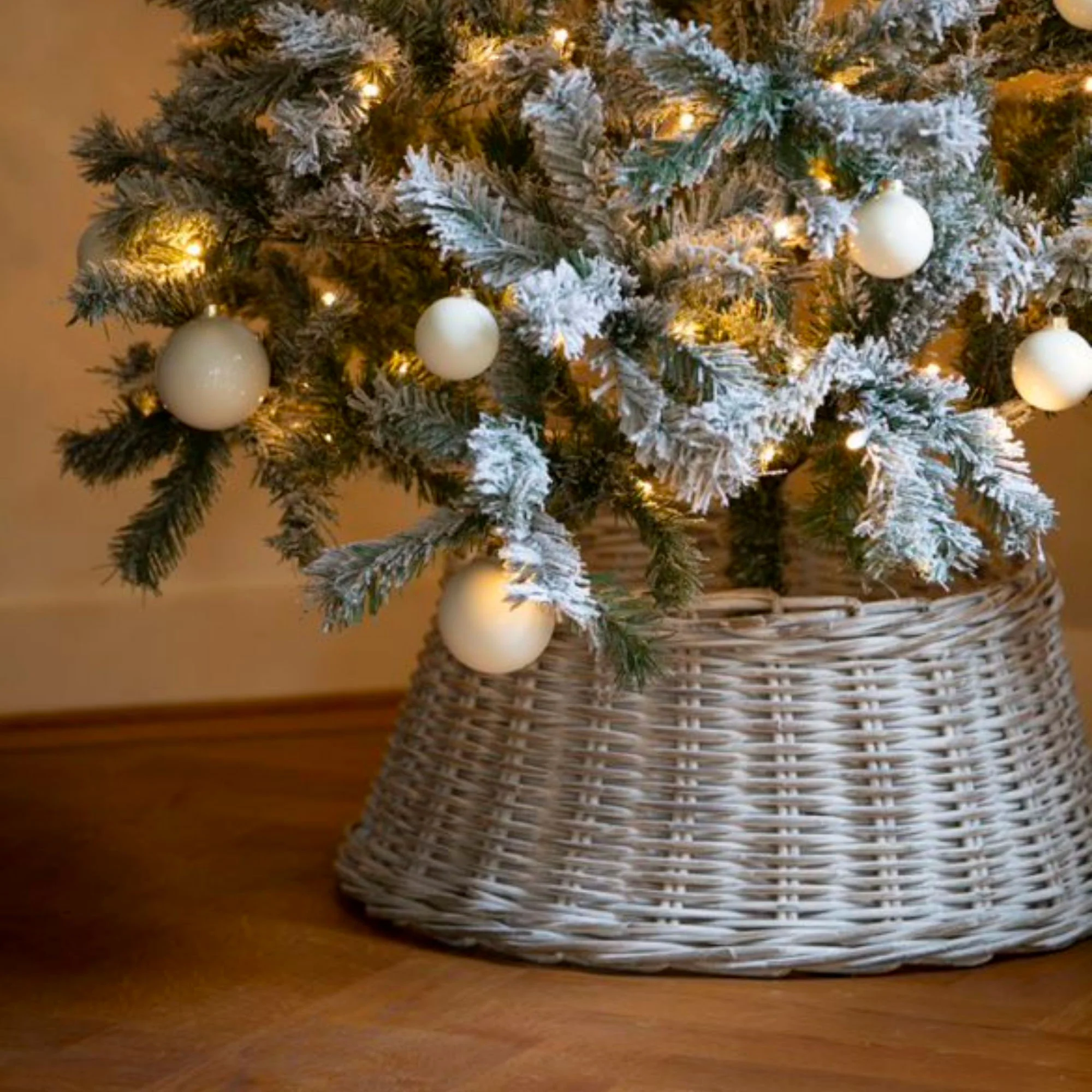 Panier pour sapin de Noël en rotin rond blanche