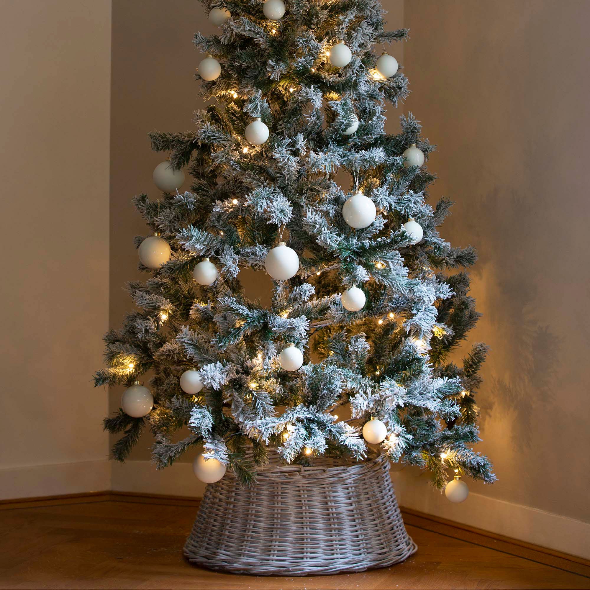 Panier pour sapin de Noël en rotin rond blanche - Image 3